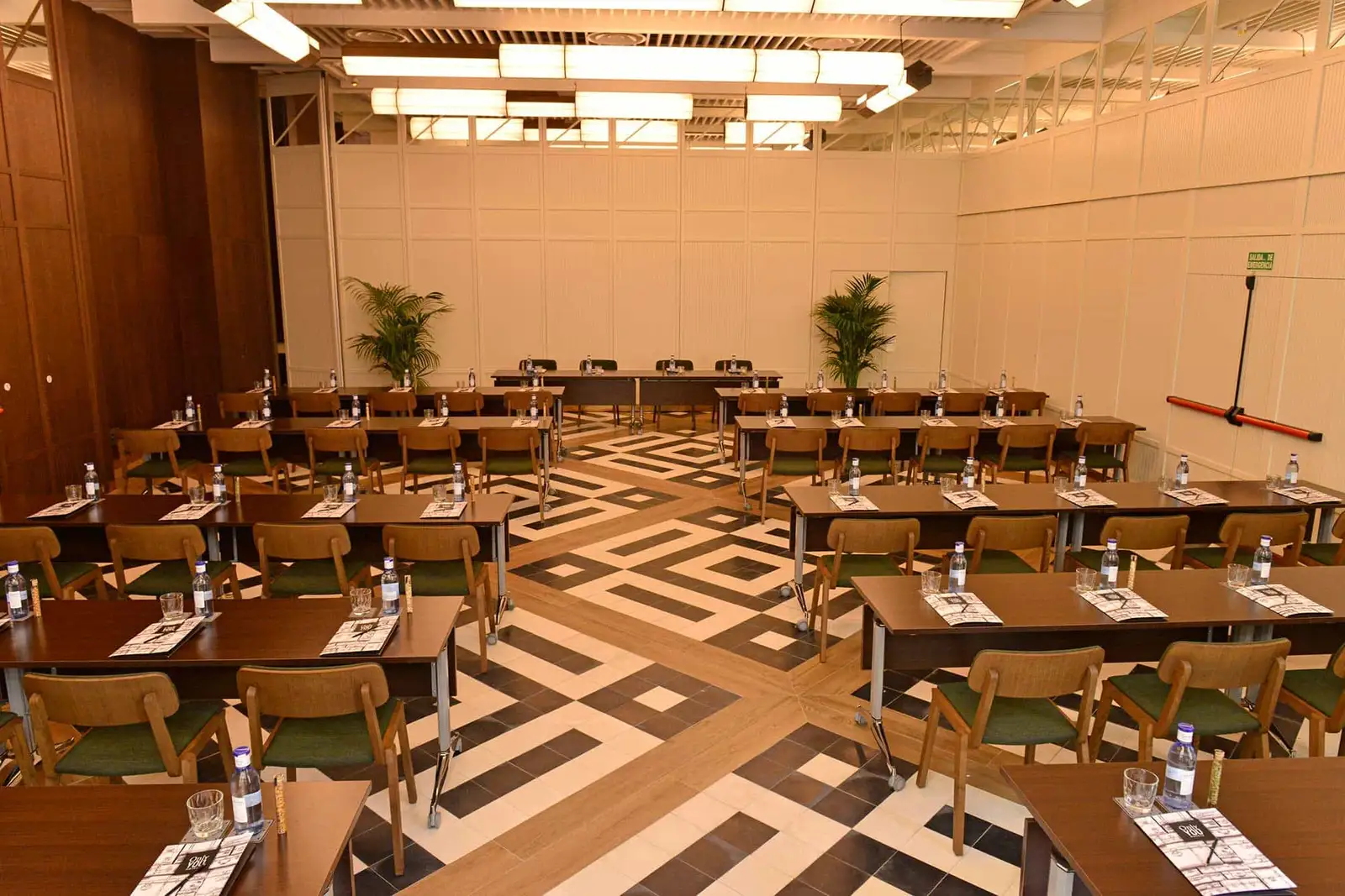 Only_YOU_Valencia_Hotel_The_Astoria_Room_2