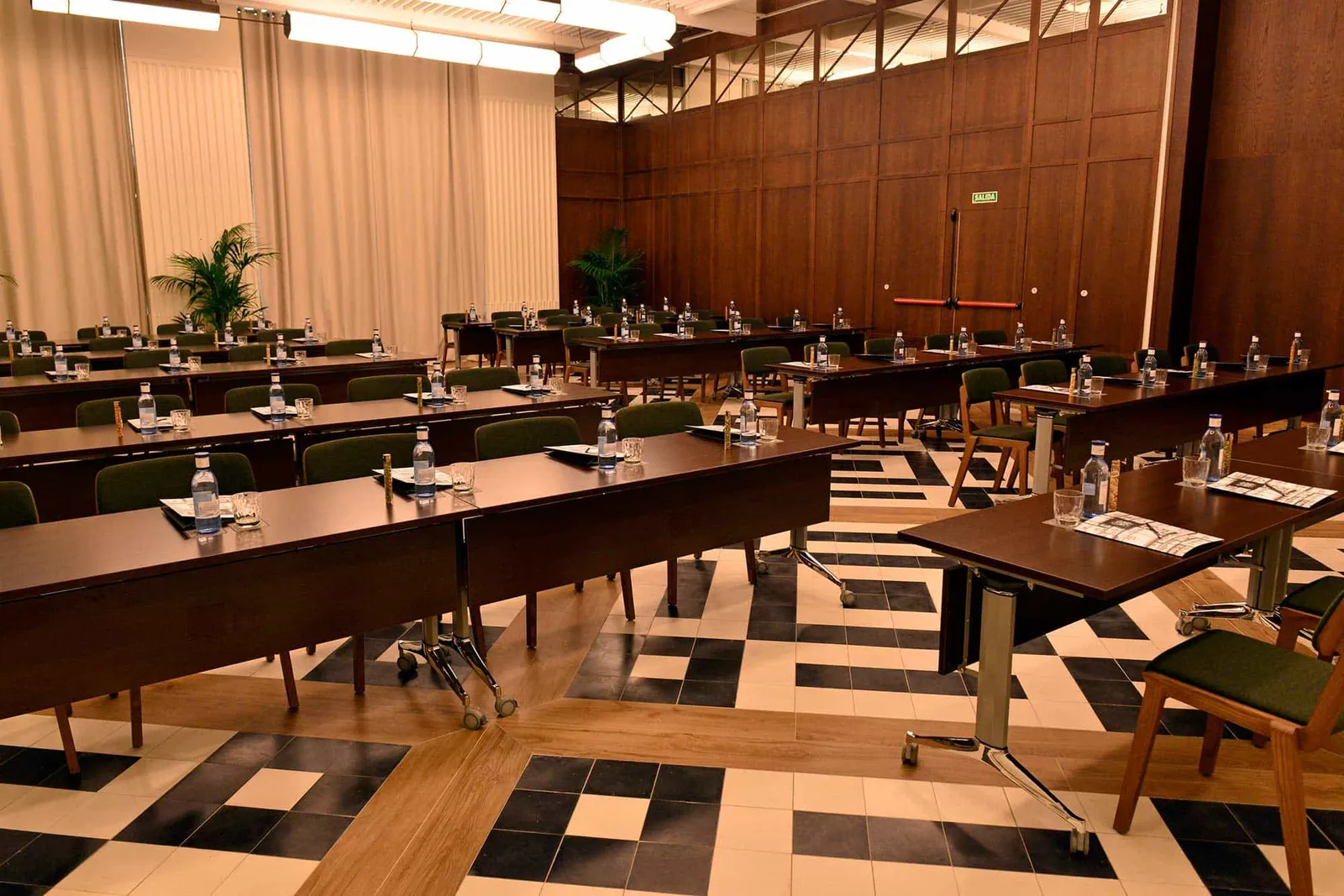 Only_YOU_Valencia_Hotel_The_Astoria_Room_1