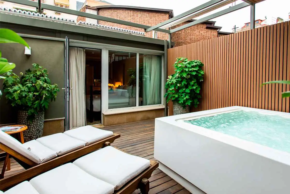 bless_your_savage_mind_vila_terraza_jacuzi_02