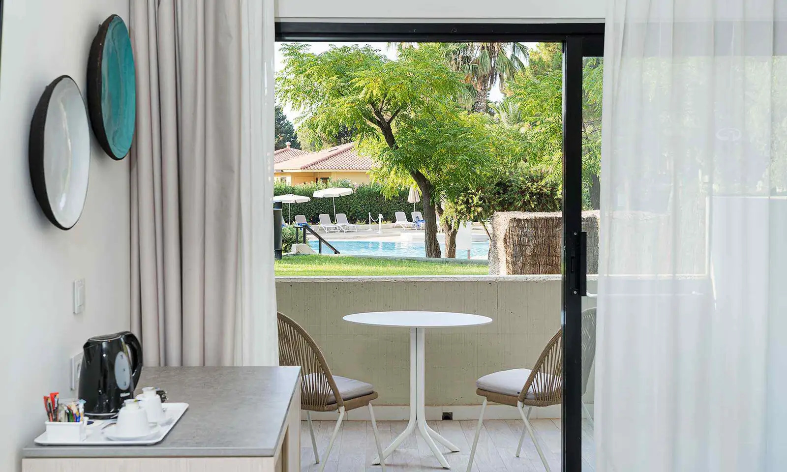 Signature-Level-Deluxe-Pool-View2