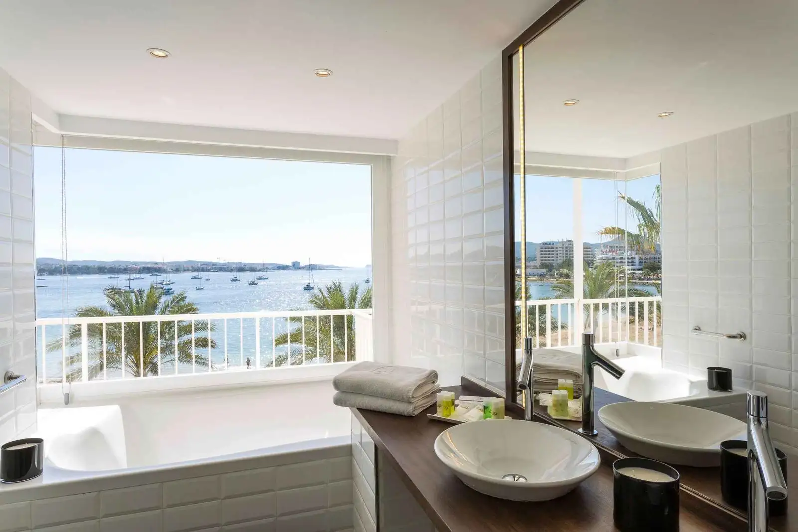 Palladium-Hotel-Palmyra-Master-Suite