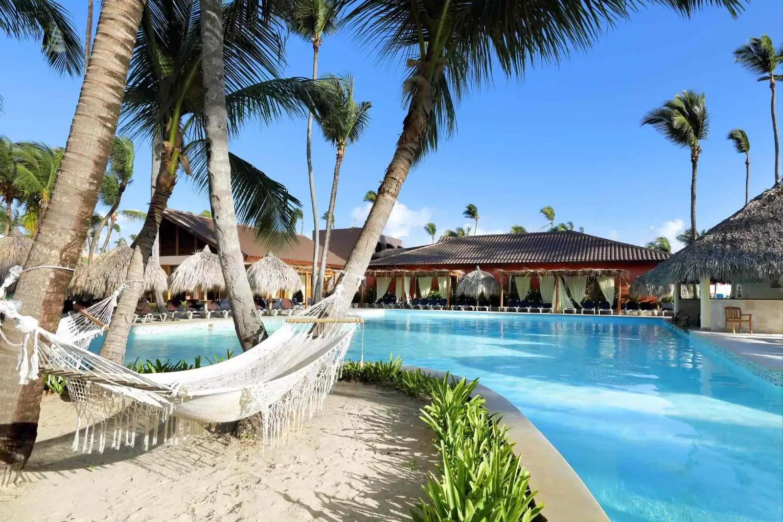Grand-Palladium-Punta-Cana-Resort-Spa-piscina-hamaca
