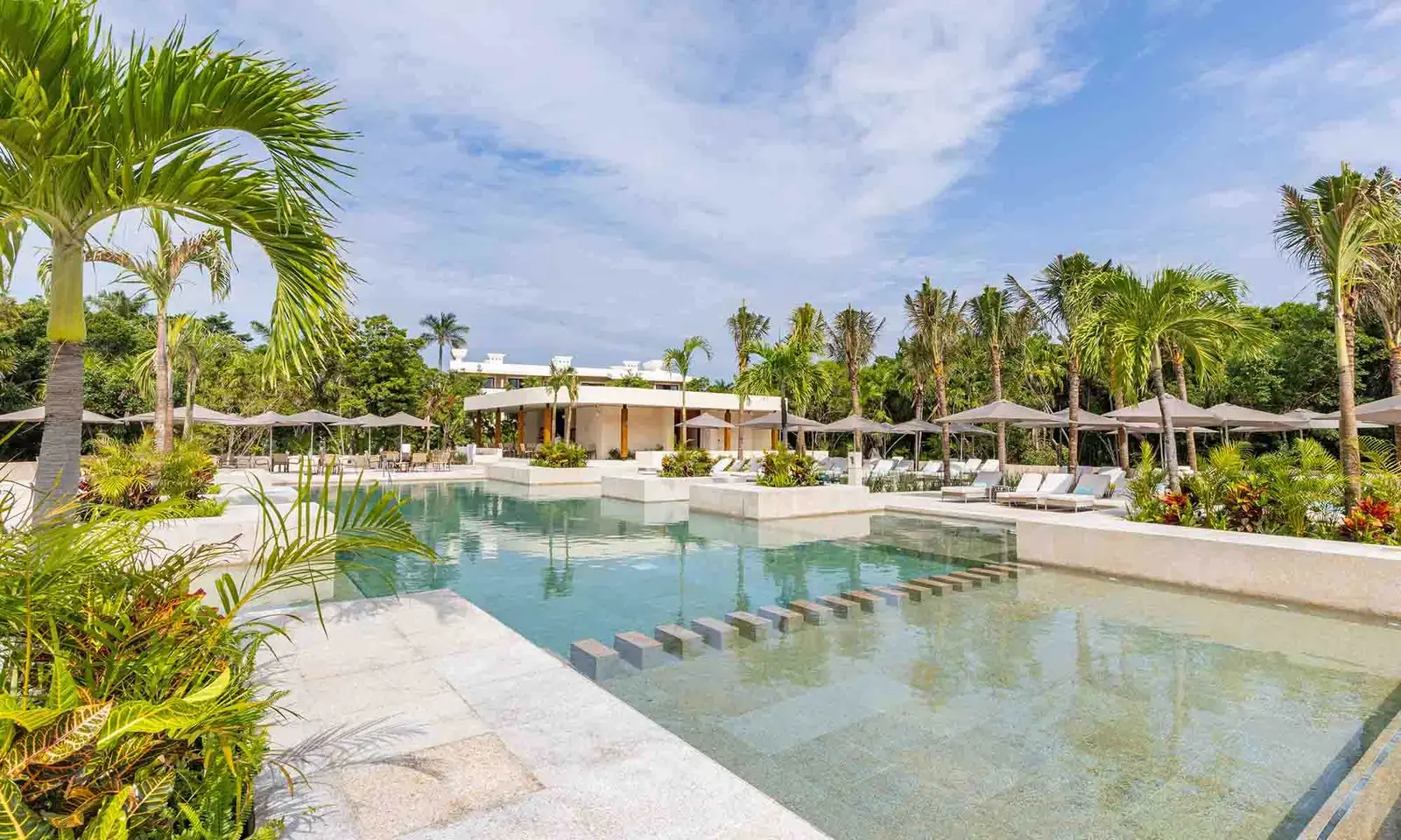 family_selection_grand_palladium_kantenah_header_home