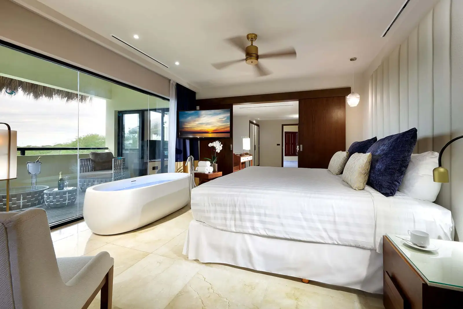 grand-palladium-vallarta-resort-spa-ambassador-suite-panoramic-ocean-view-3