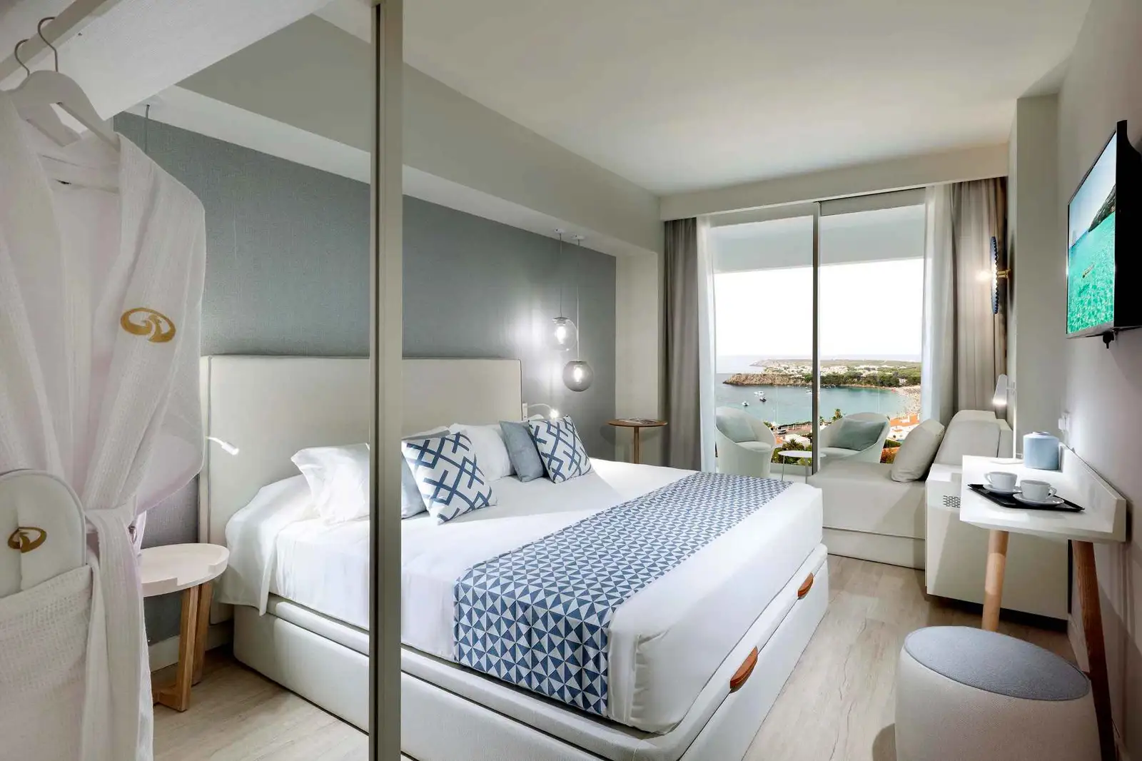 Grand-Palladium-Menorca-Connecting-Family-Deluxe-vista-mar6