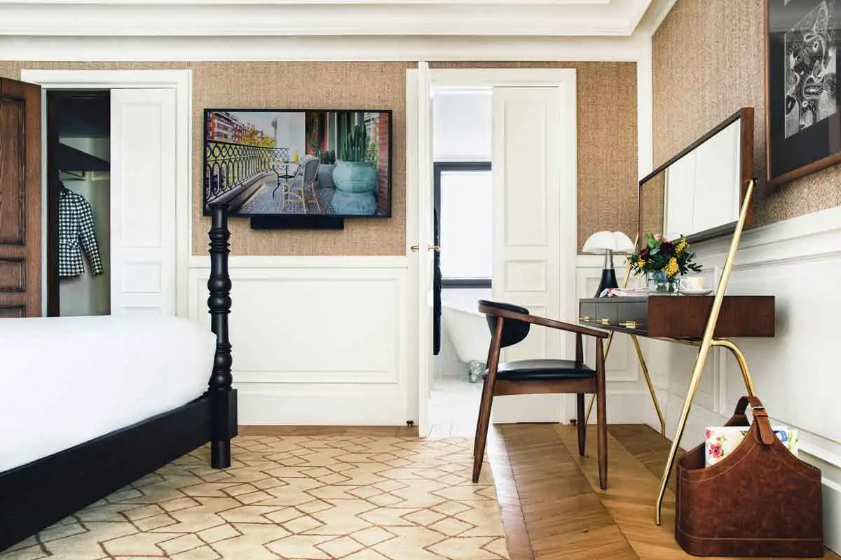 BHM_BLESS_YOUR_INSTINCTS_SUITE_1200x800_03_PRODUCTO_REV00