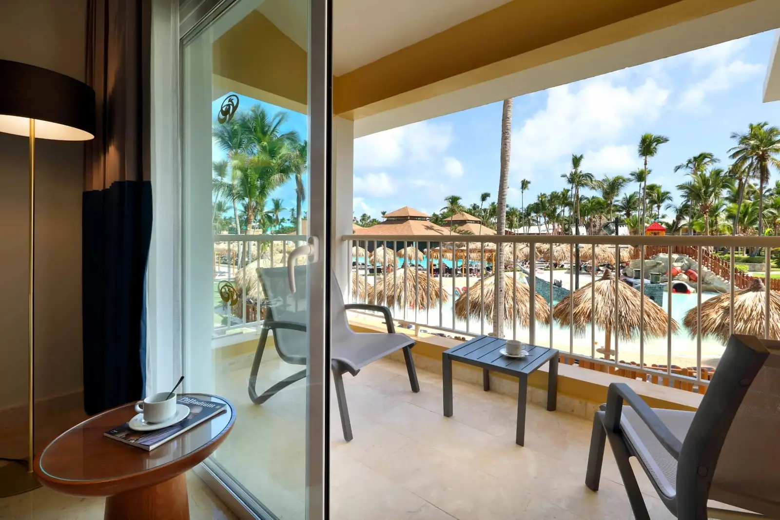 Grand-Palladium-Punta-Cana-Deluxe-poolside
