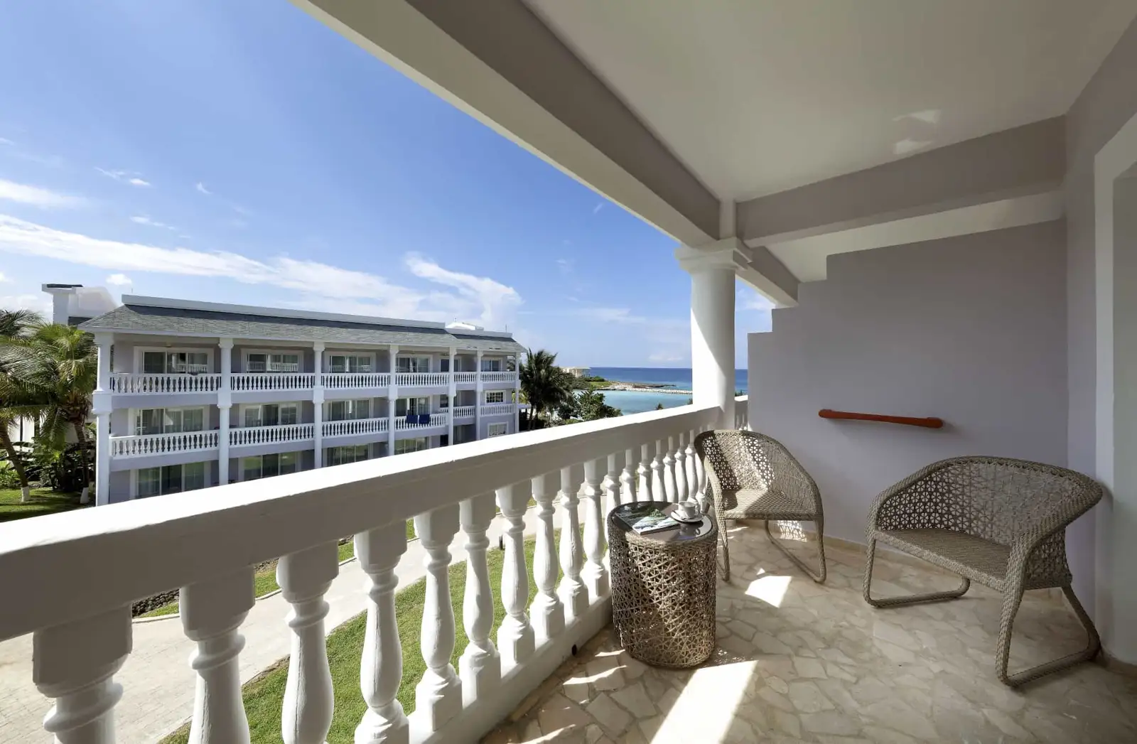 grand_palladium_lady_hamilton_junior-suite-ocean-view-6