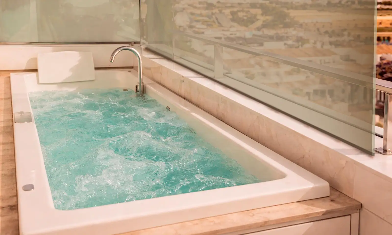 the-unexpected-ibiza-hotel-fashion-victim-jacuzzi