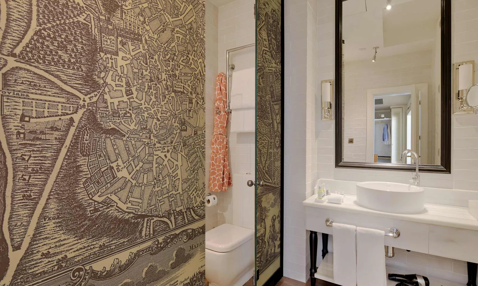 Only-YOU-Boutique-Hotel-Madrid-The-Royal-Blue-Suite3