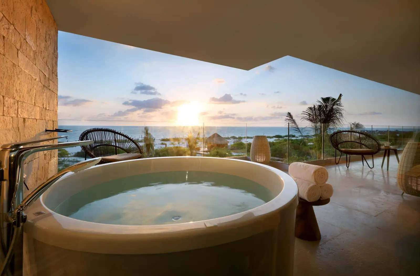 TRS-Coral-Hotel-Signature-Suite-Beachfront-Panoramic-Ocean-View