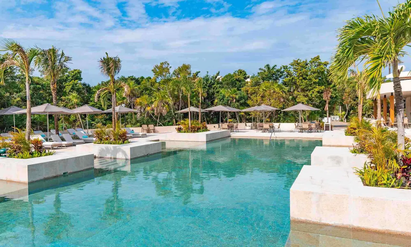 family_selection_grand_palladium_kantenah_piscina_exclusiva