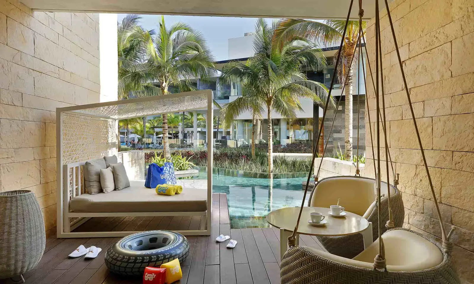 Family-Selection-Grand-Palladium-Costa-Mujeres-Junior-Suite-swim-up-beachside-vista-exterior-2