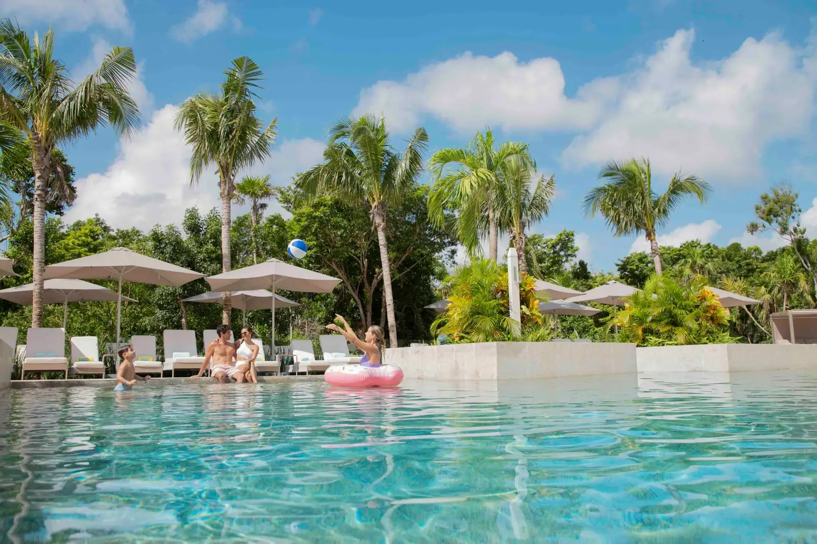 Family Selection at Grand Palladium Kantenah Resort & Spa Piscina