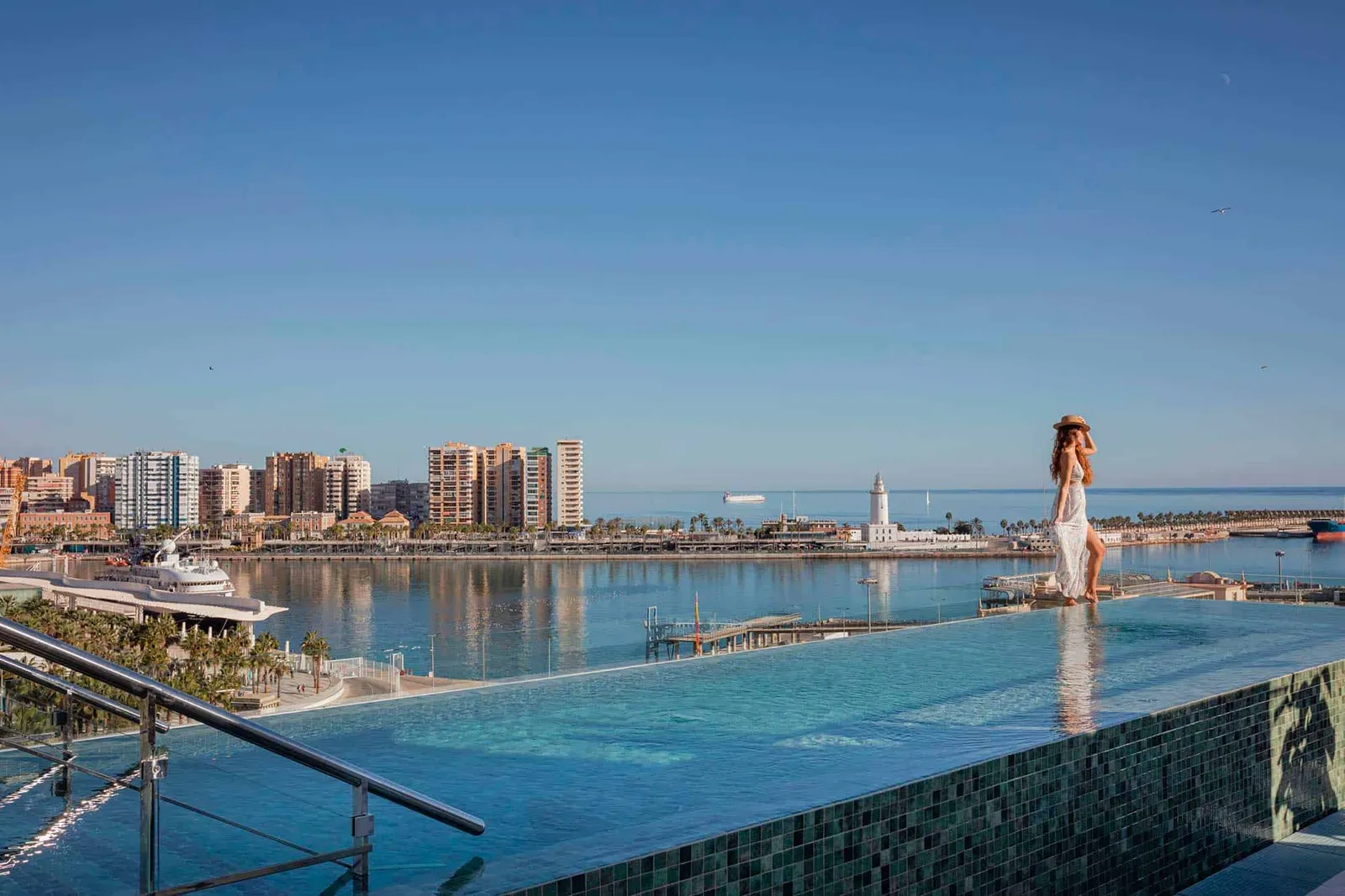 Only_YOU_Hotel_Malaga_skybar-2