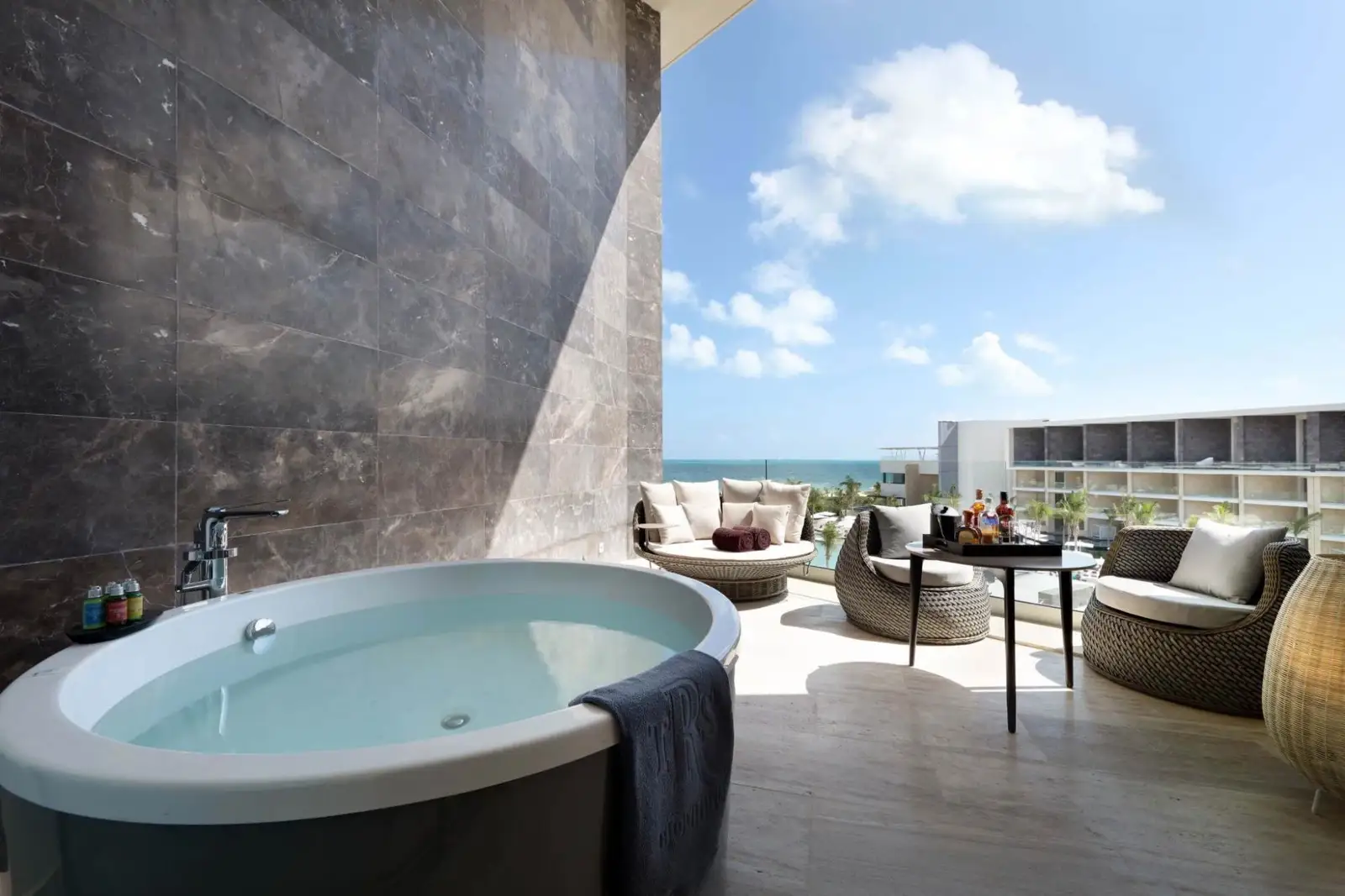 TRS-CORAL-LOFT-SUITE-JACUZZI-TERRAZA