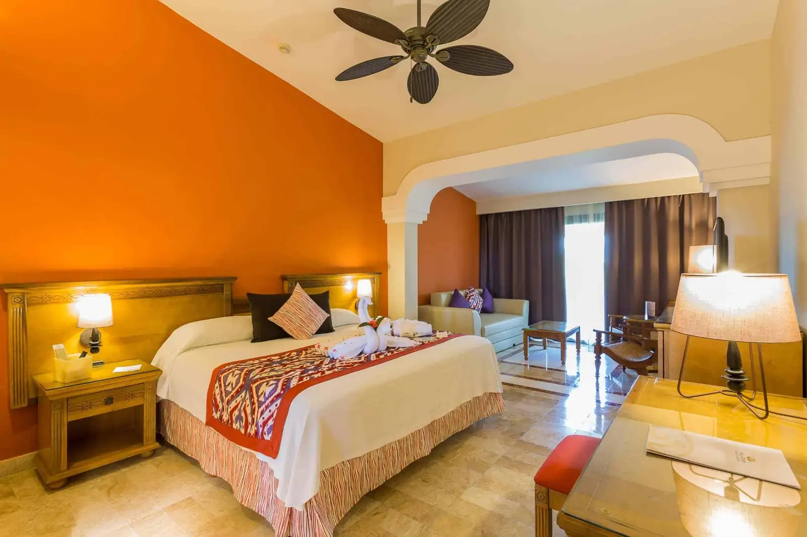 Grand-Palladium-Colonial-Resort-Spa-Junior-Suite-Poolside