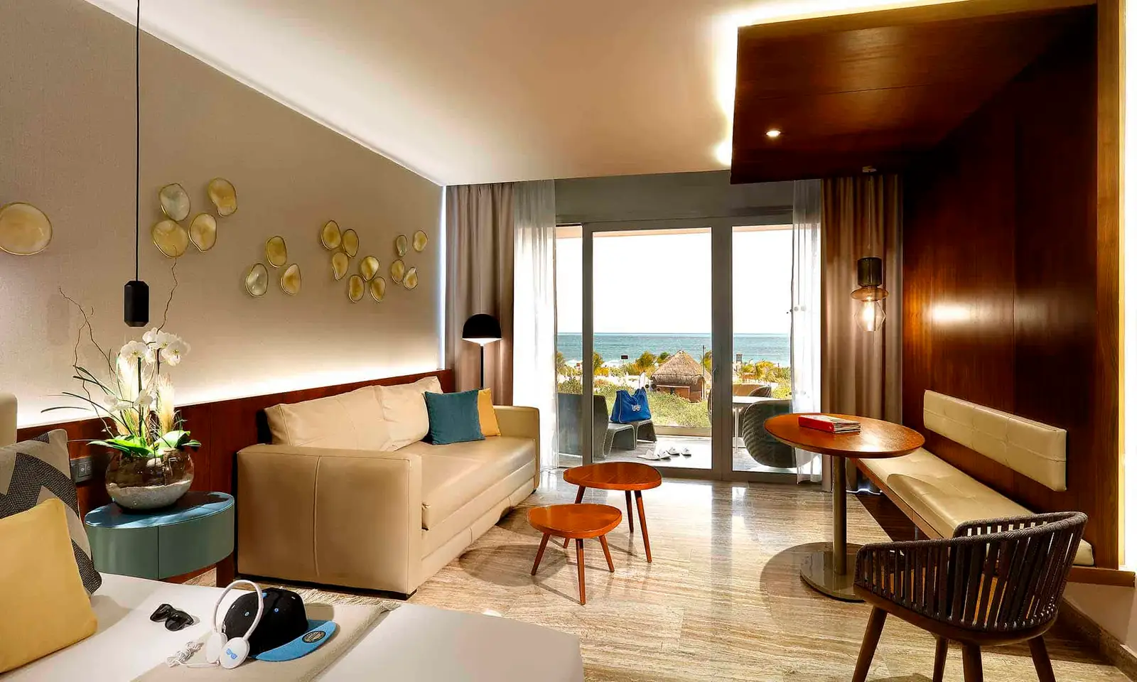 Family-Selection-Grand-Palladium-Costa-Mujeres-Junior-Suite-beachside-panoramic-ocean-view-vista-exterior