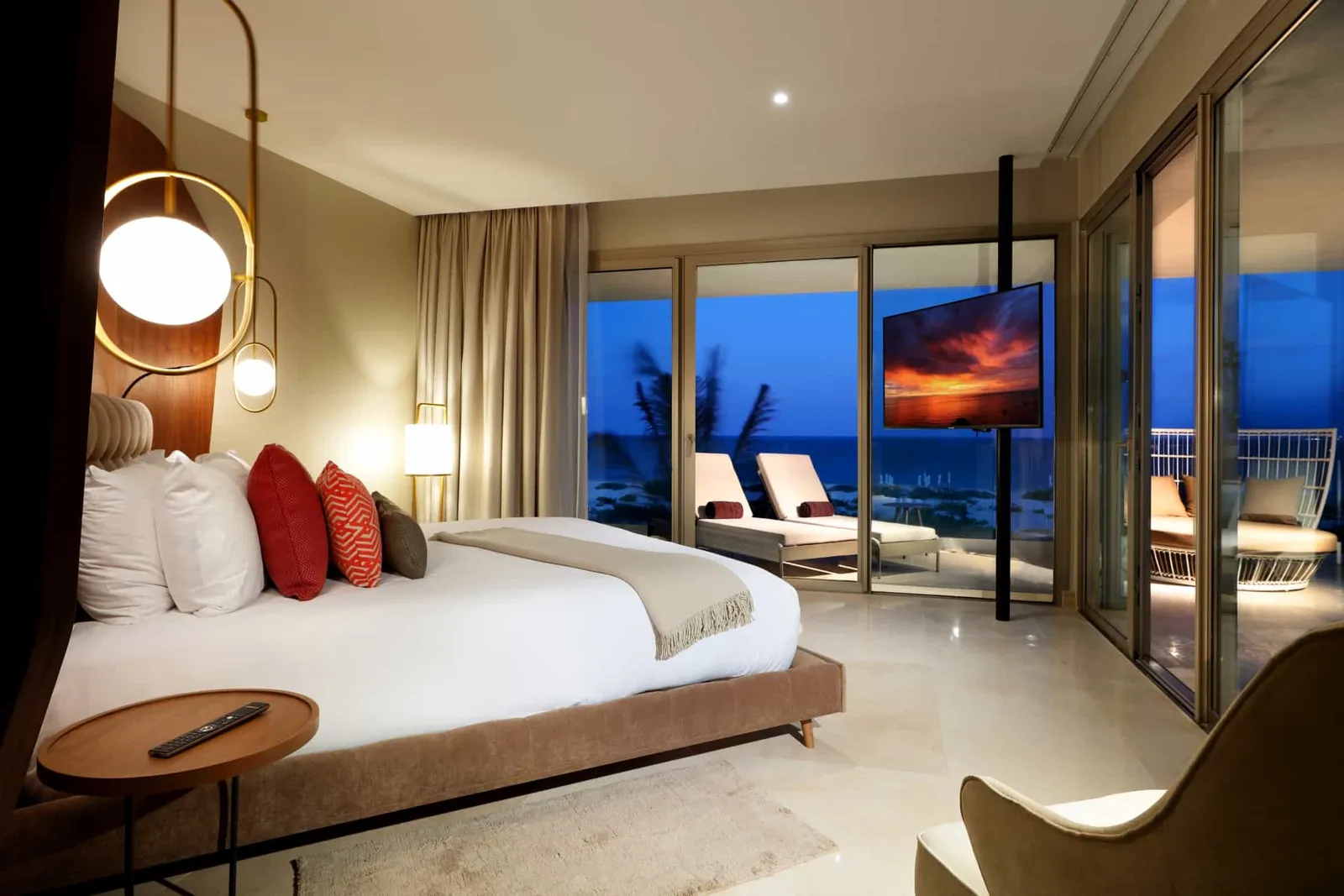 TRS-Coral-Hotel-Signature-Suite-Beachfront-Panoramic-Ocean-View12