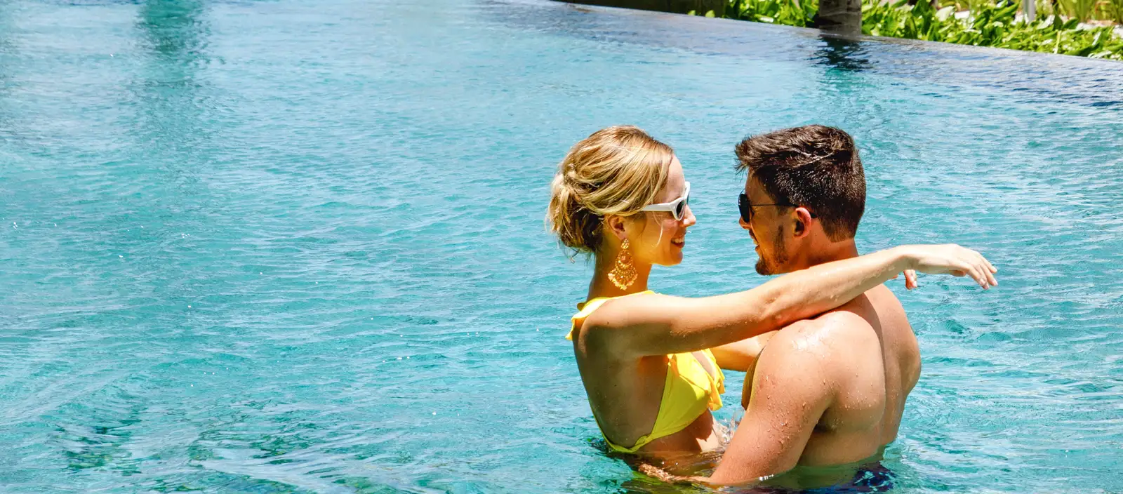 TRS_LOVEISBLIND_SLIDER_2500x1100