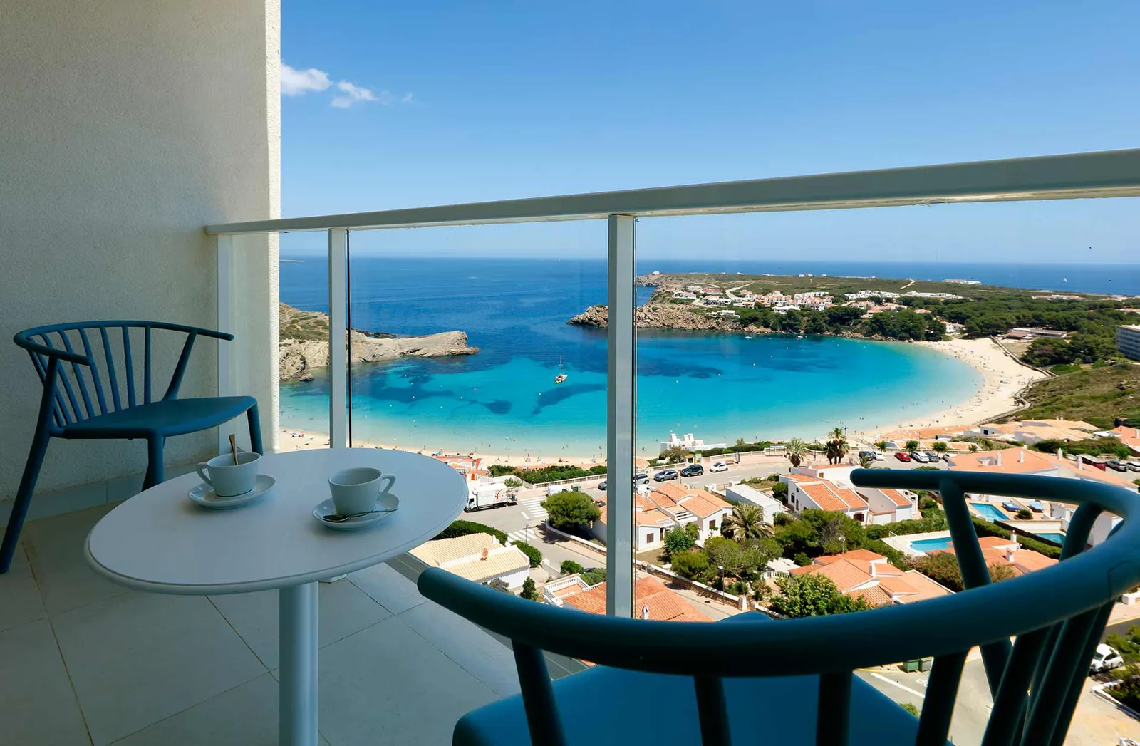 PALLADIUM-HOTEL-MENORCA-DELUXE-FAMILIAR-VISTA-MAR_Balcón vista mar