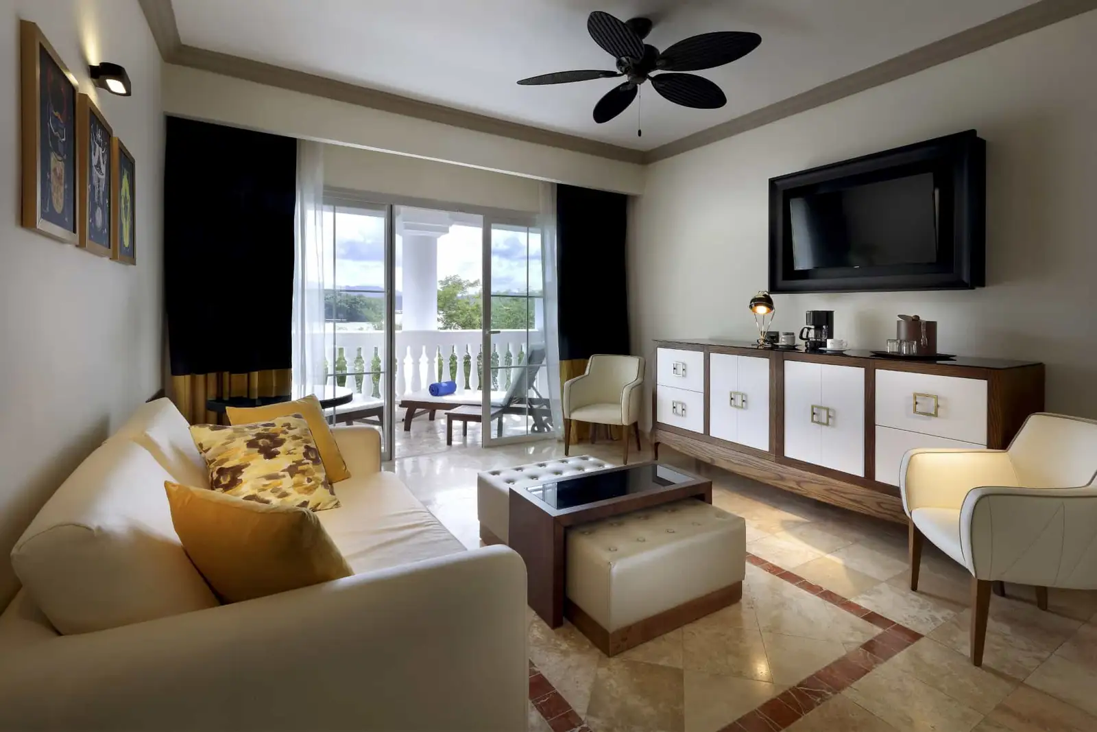suite-beachfront-ocean-view-3