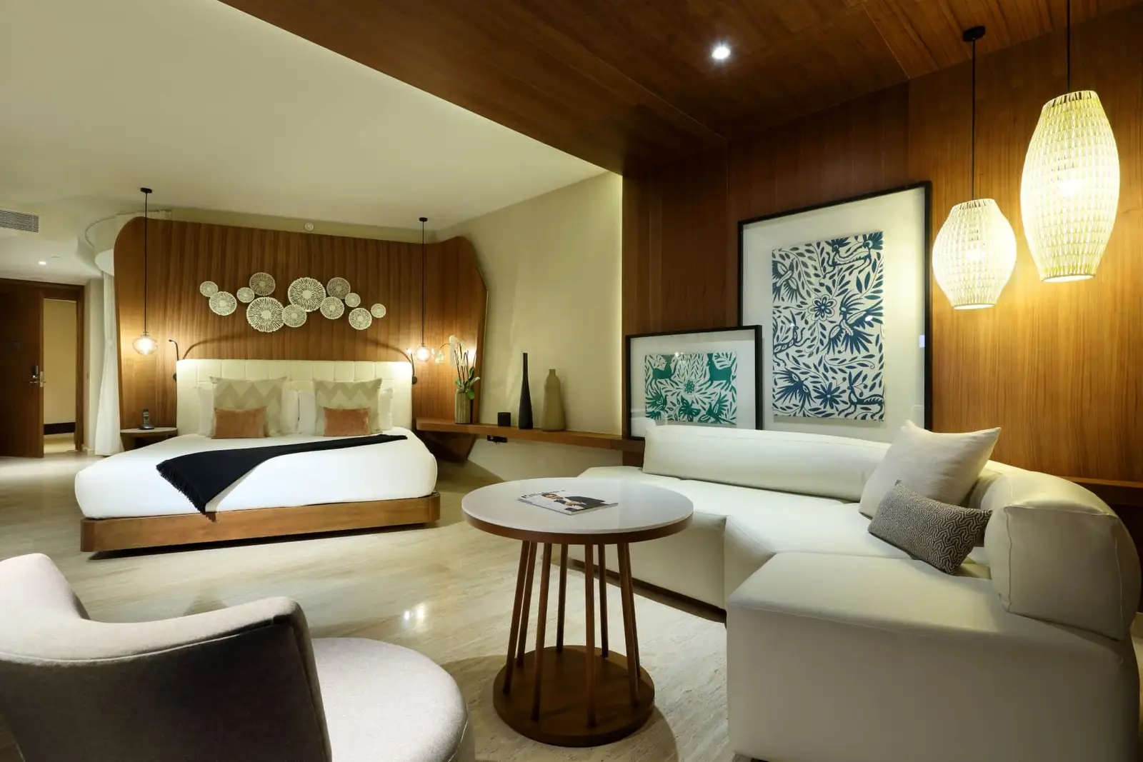 TRS-Coral-Hotel-Junior-Suite-swim-up-beachfront