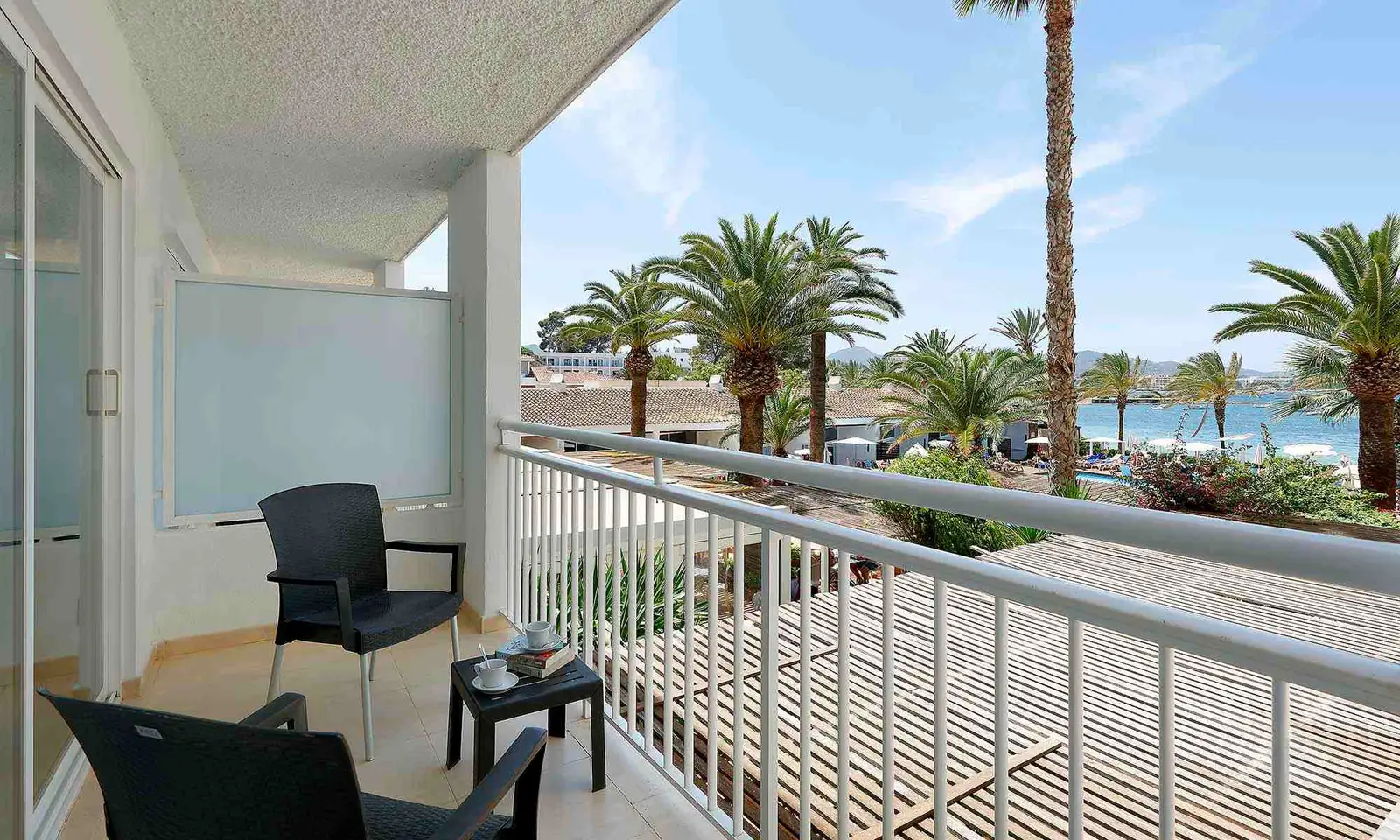 PHG-PALMYRA-JUNIOR-SUITE-POOL-VIEW-122_MG_5448