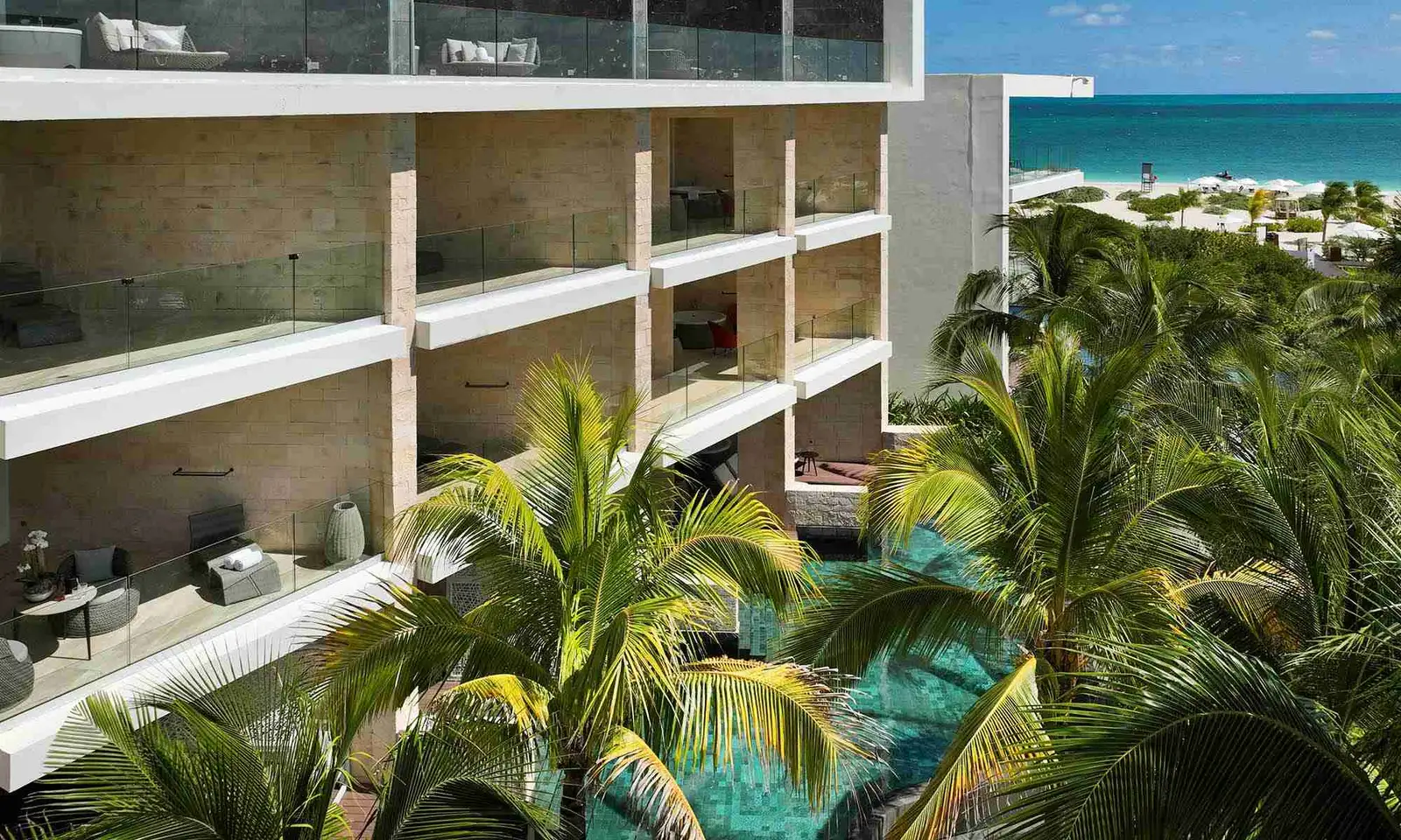 TRS-Coral-Hotel-Junior-Suite-beachfront-vista-terrazas