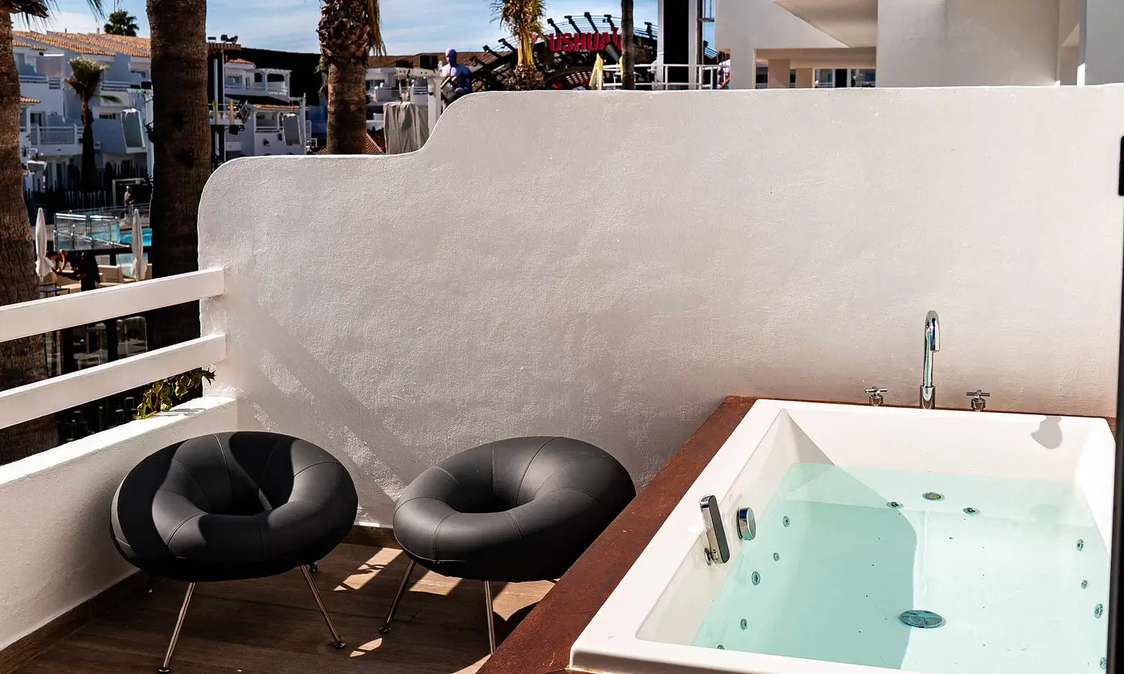 ushuaia-ibiza-beach-hotel-vista-terraza-ay-caramba-suite