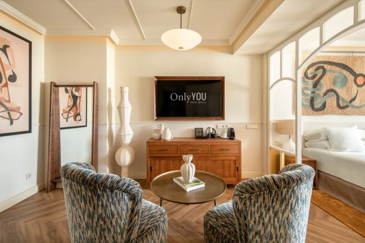 only-you-hotel-sevilla_junior_suite_executive.jpg