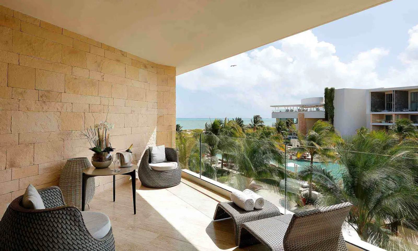 TRS-Coral-Hotel-junior-suite-ocean-view-terraza