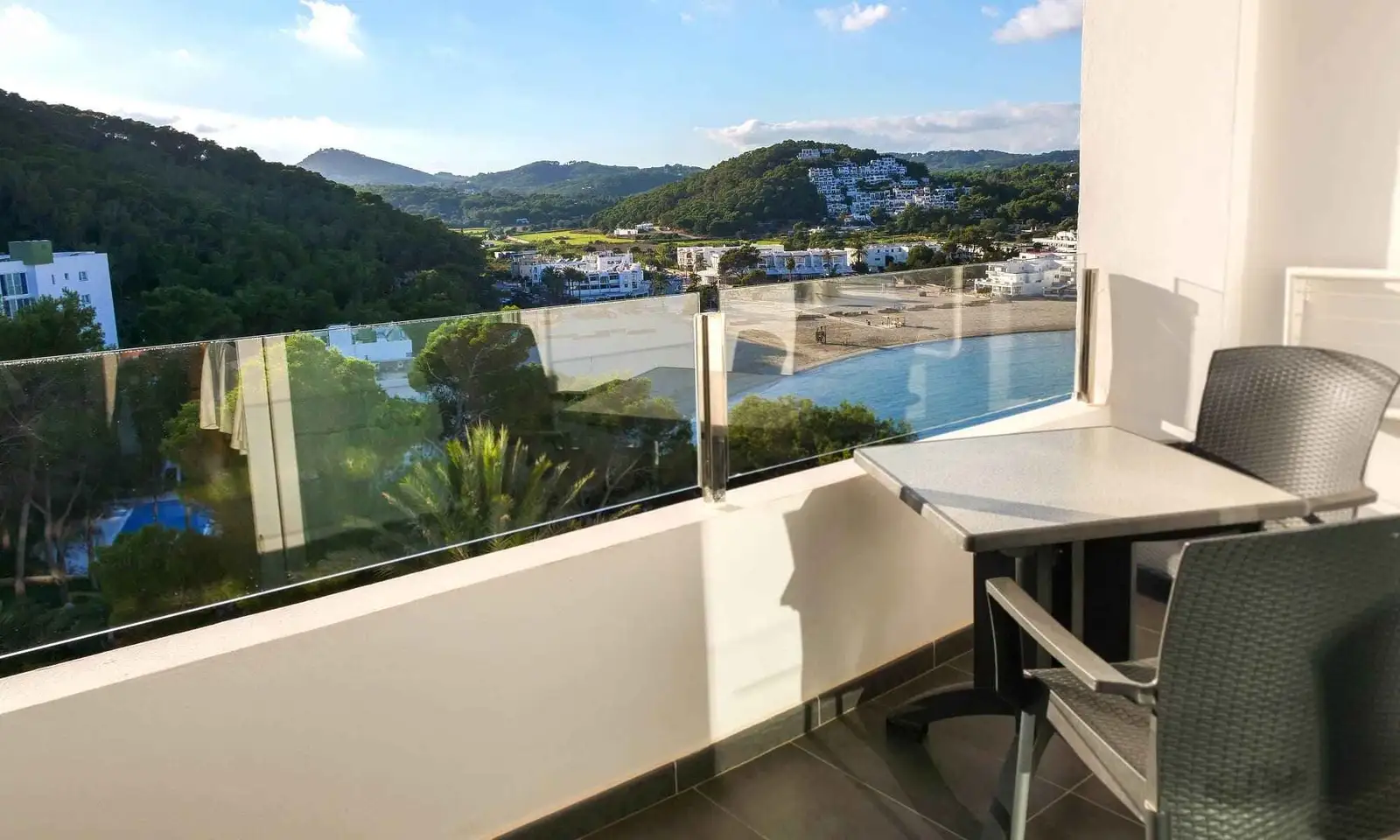 Palladium-Hotel-Cala-LLonga-Deluxe-beach-view4