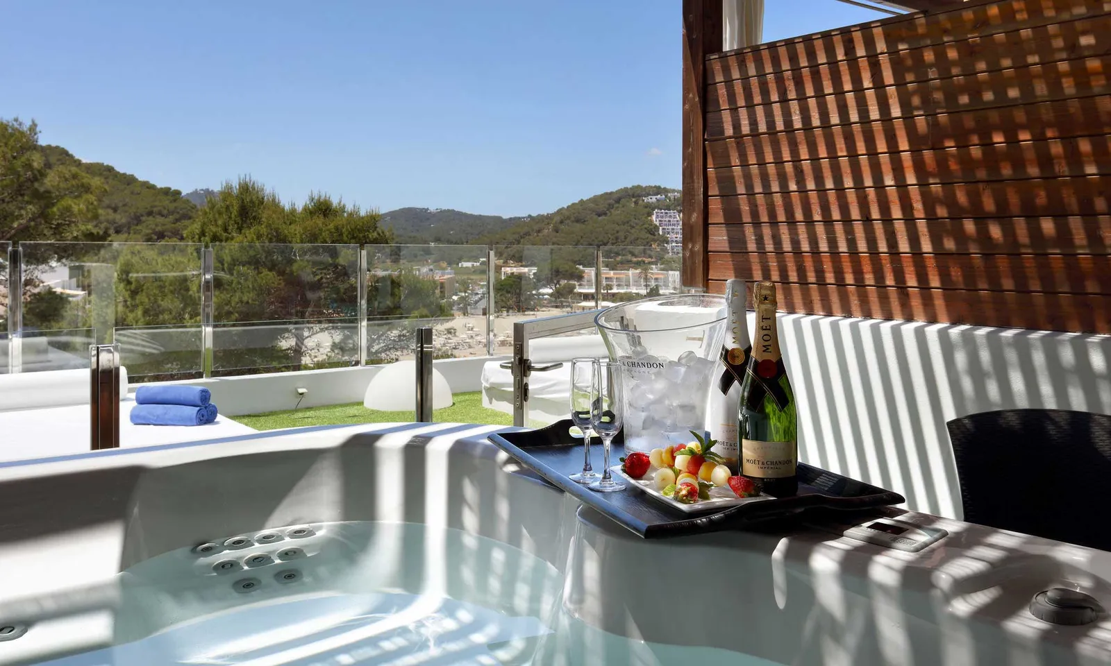 palladium_hotel_cala_llonga_deluxe-jacuzzi-terrace.jpg
