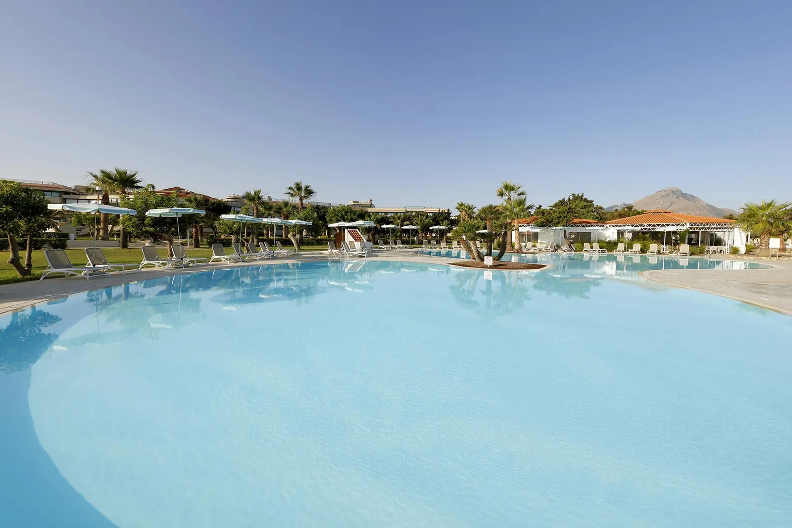 Grand-Palladium-Sicilia-Resort-Spa-Beach-Pool-3