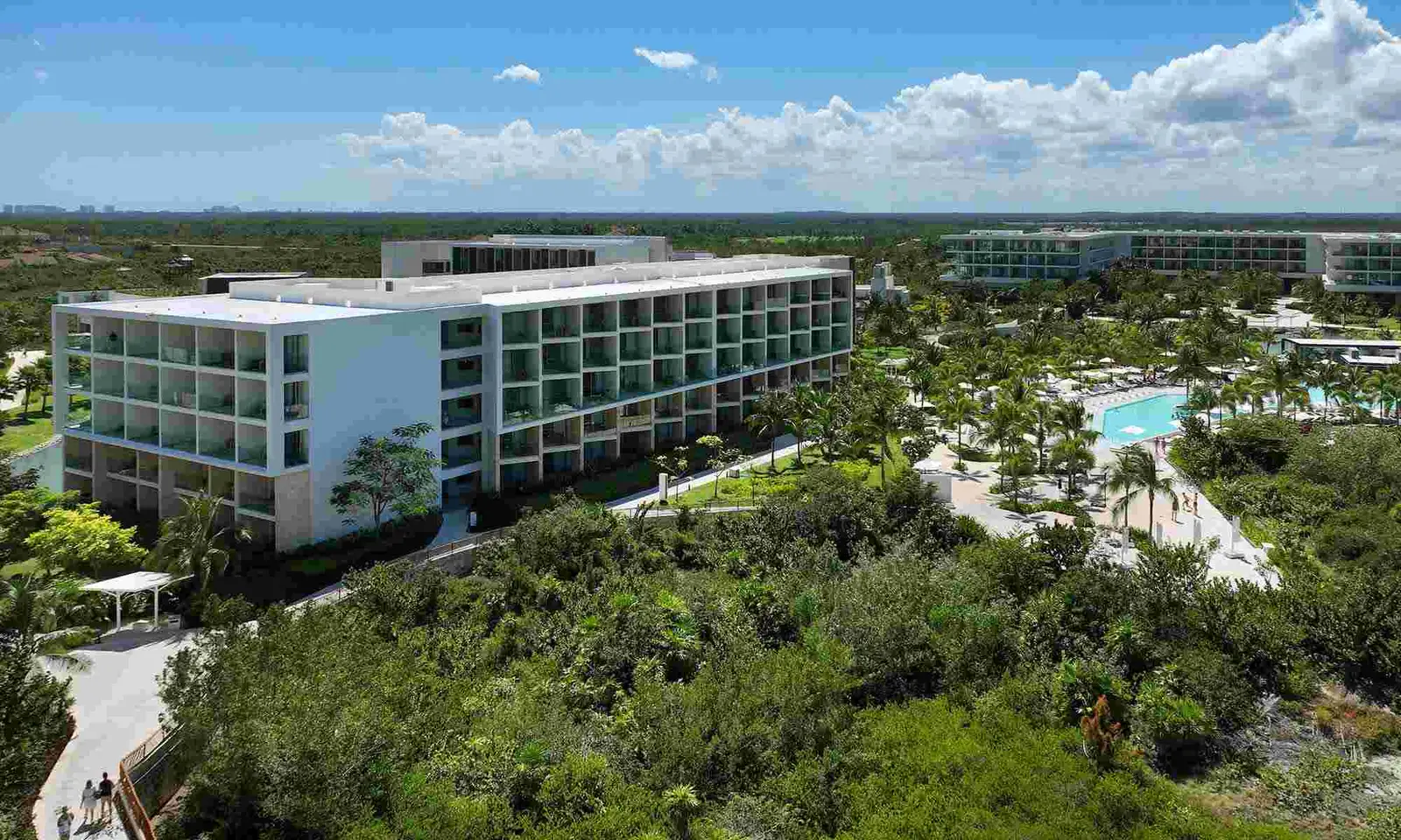 Grand-Palladium-Costa-Mujeres-junior-suite-poolside-ocean-view-2