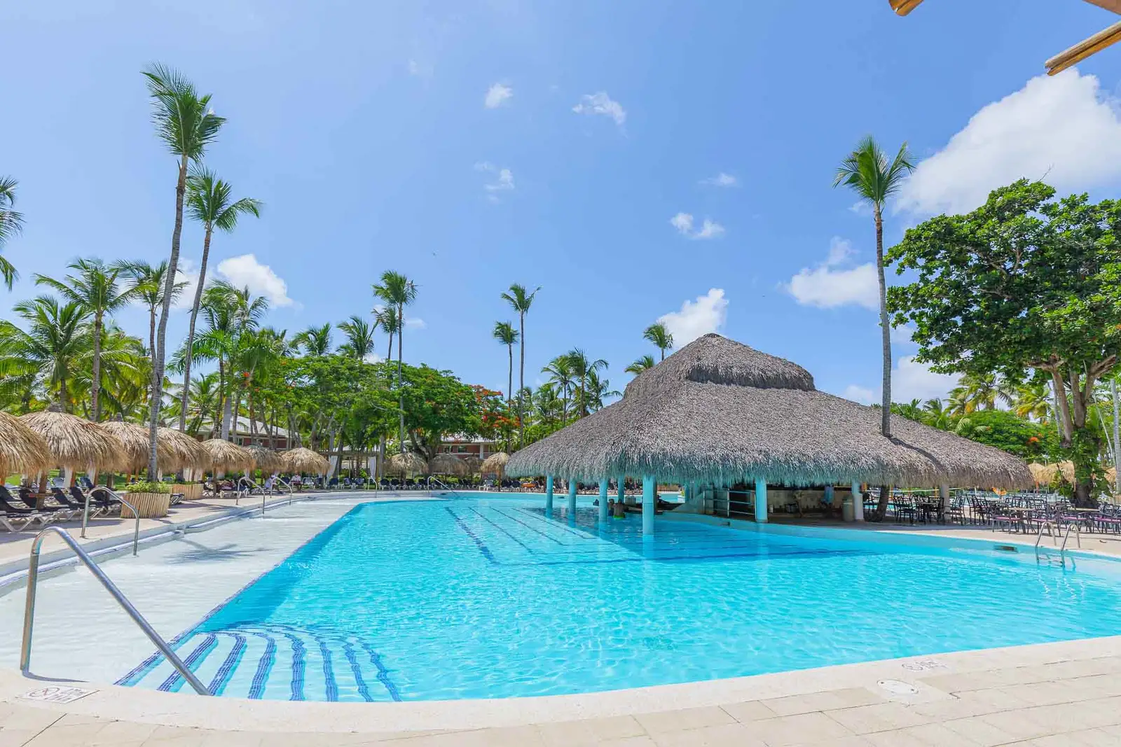 grand-palladium-punta-cana-resort-spa-piscina-boca-chica_02.jpg