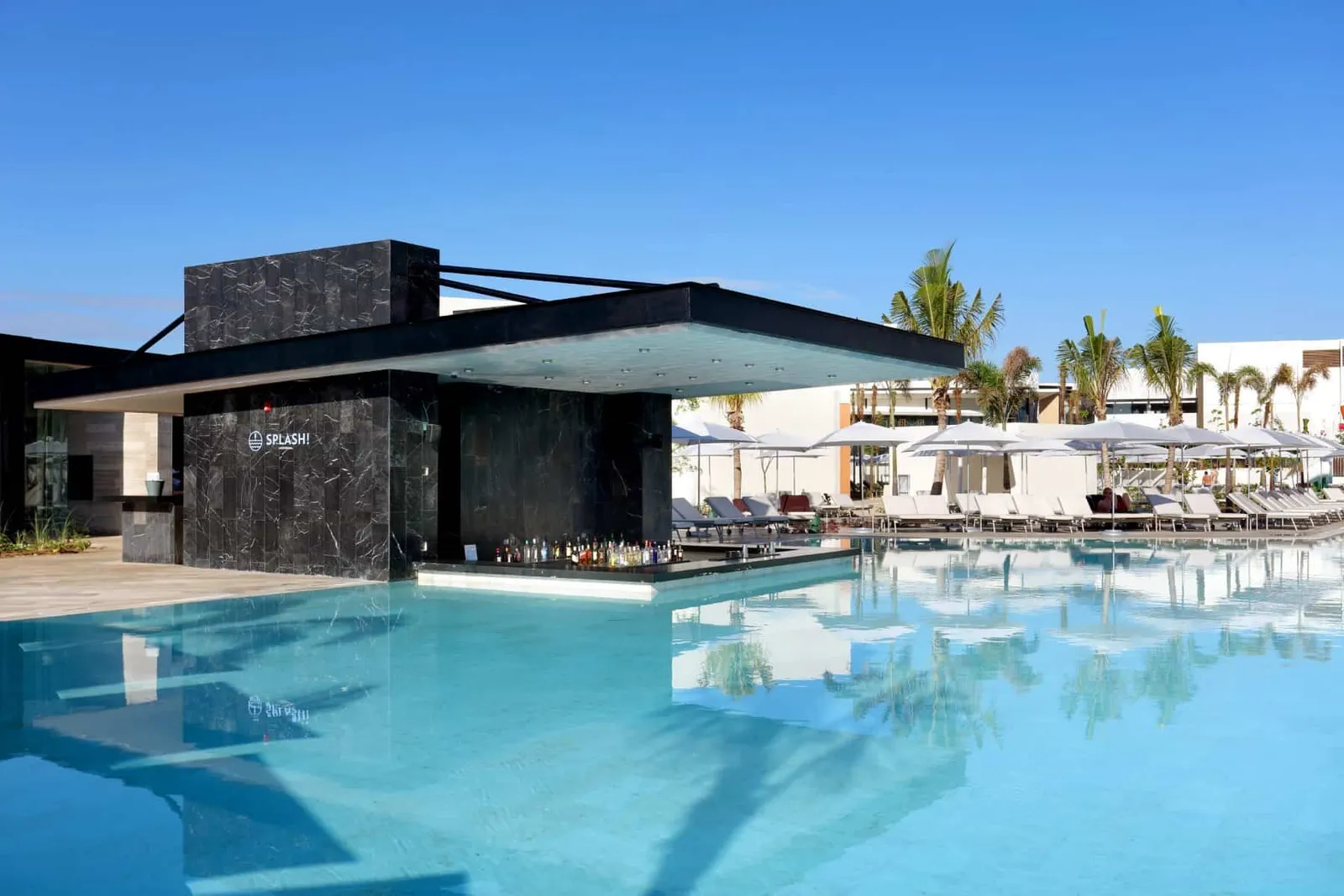 grand_palladium_costa_mujeres_bar_splash