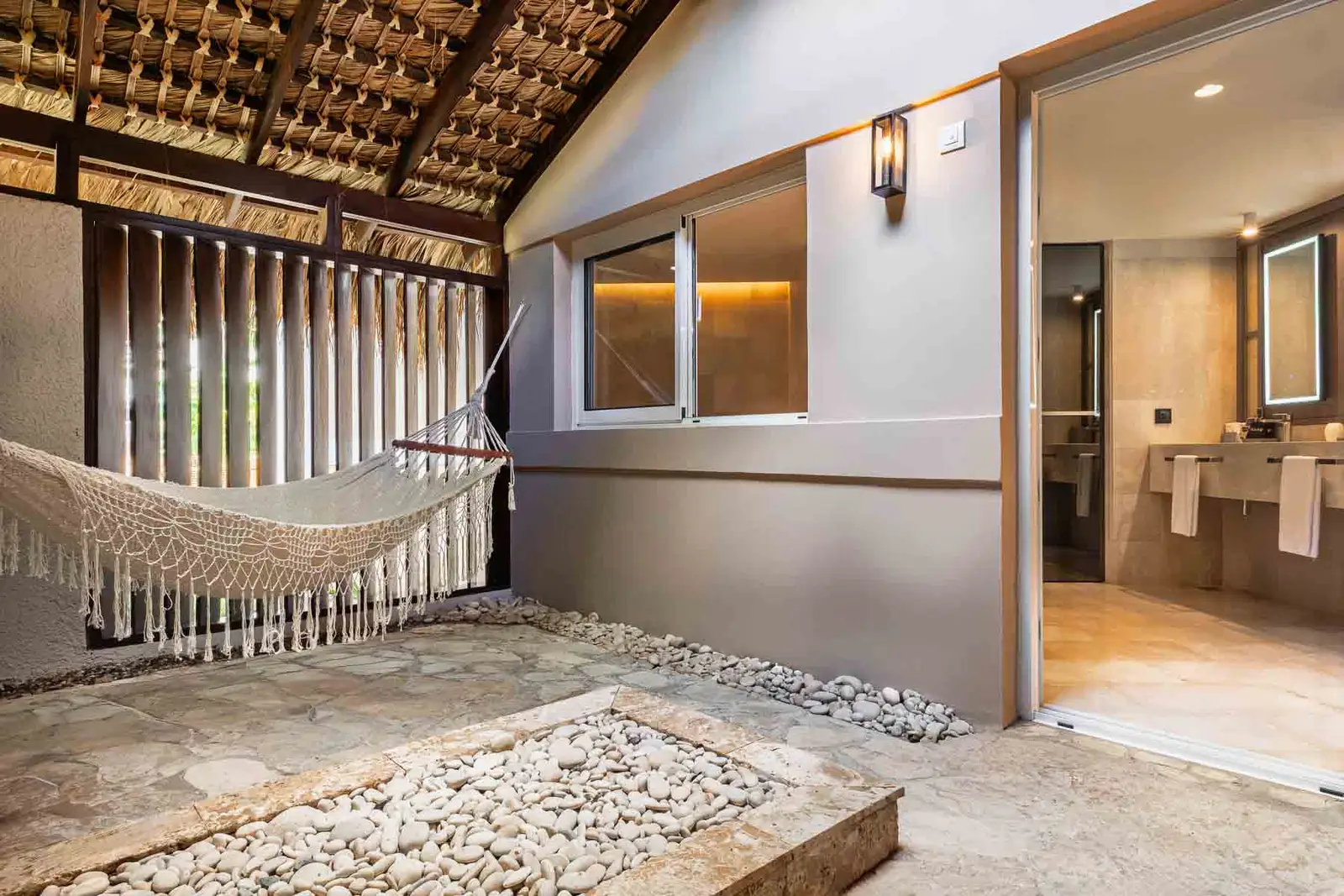 superior-junior-suite-private-pool