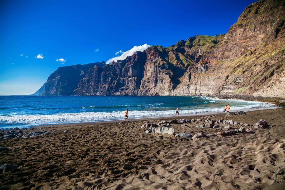 guia-destino-tenerife-playas-los-guios-gigantes.jpg
