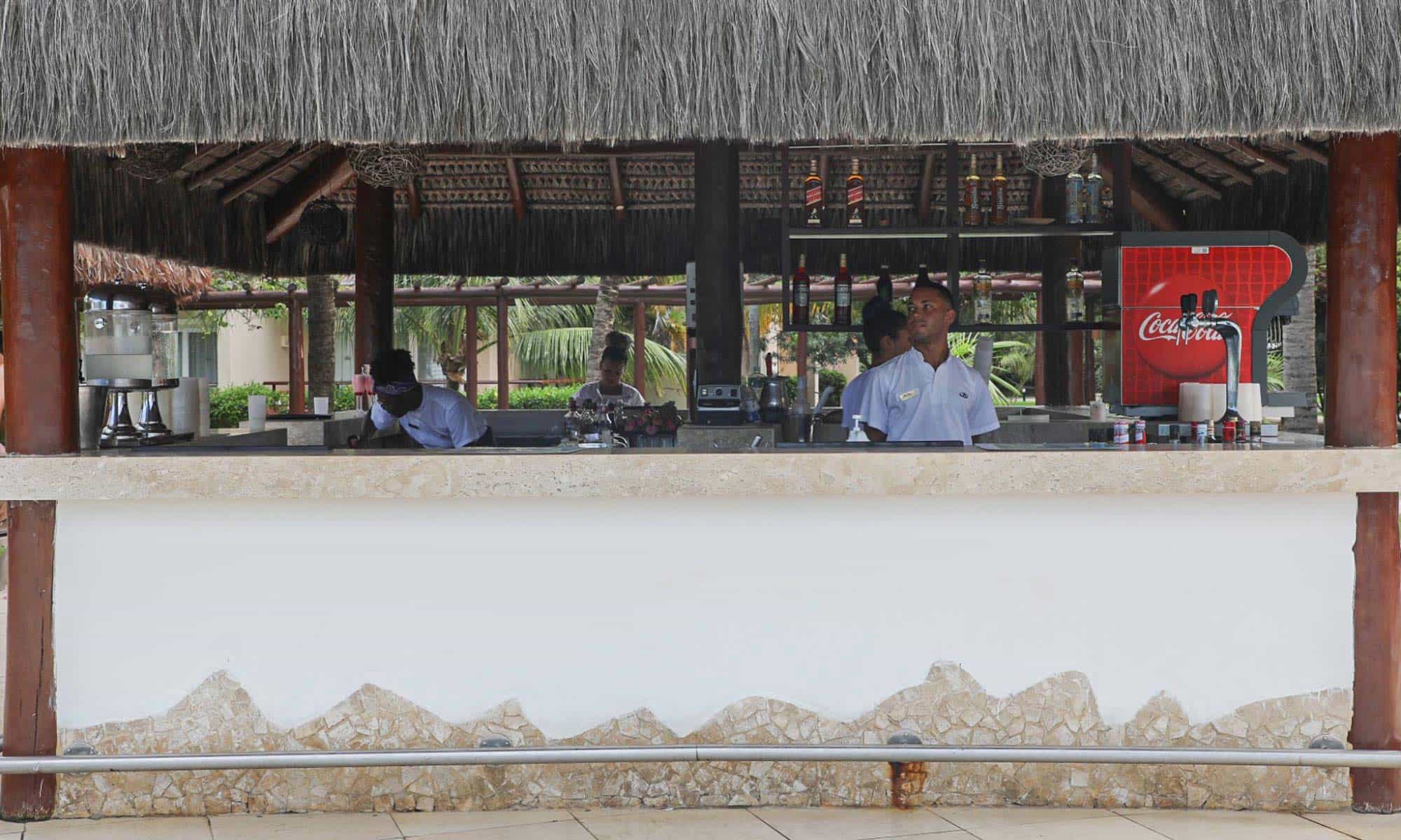 The Signature Level at Grand Palladium Imbassai Resort Spa Aqua Doce Bar