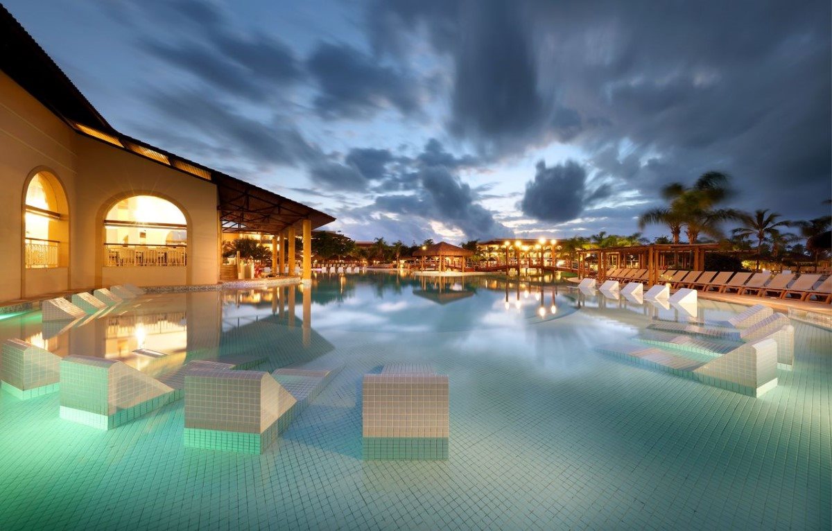 grand-palladium-imbassai-resort-spa-piscina.jpg