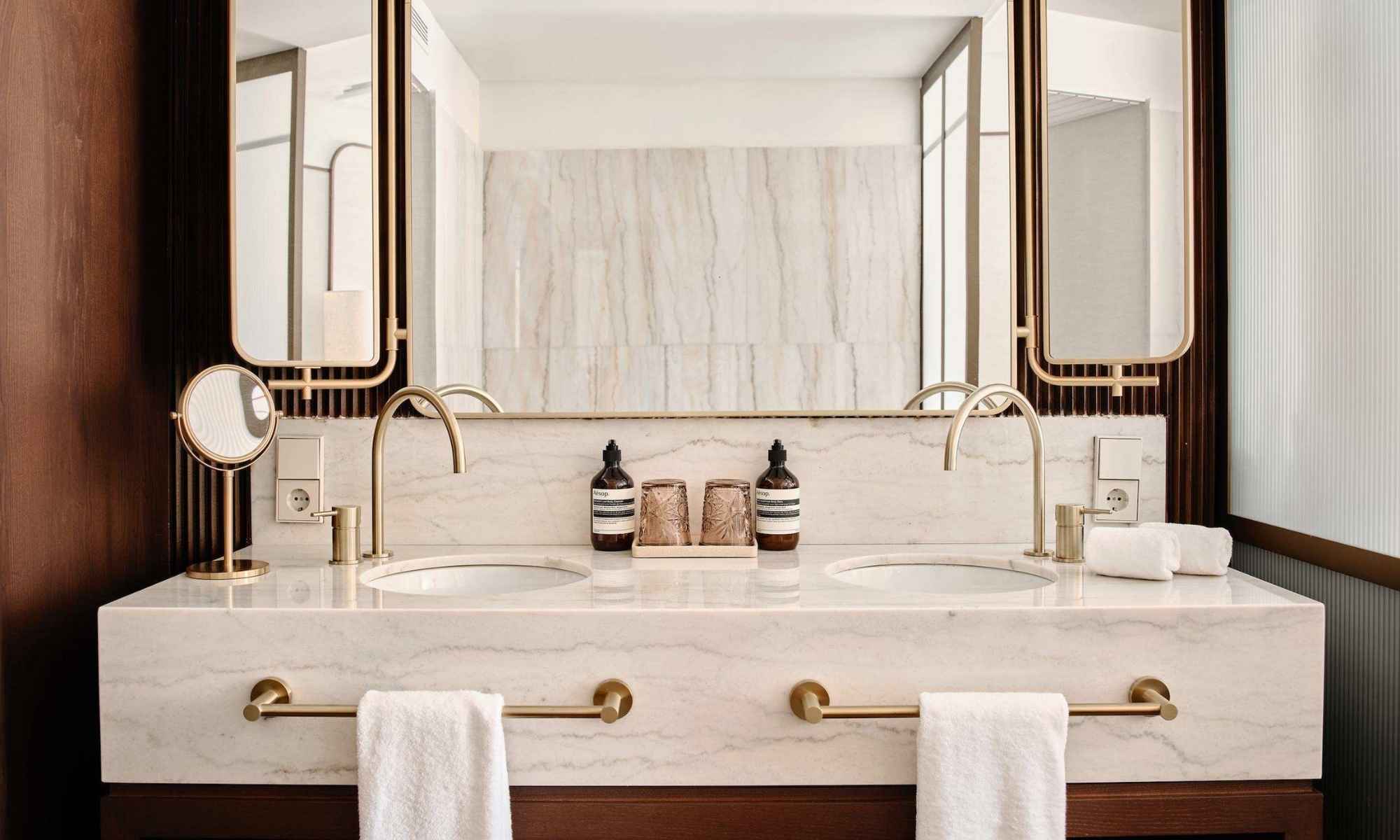 deluxe-swim-up