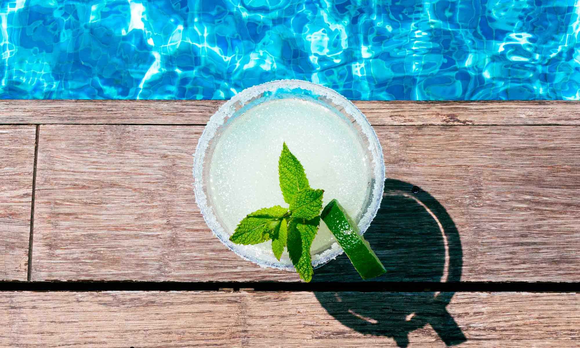 grand_palladium_select_palace_ibiza_shake_it_pool_bar