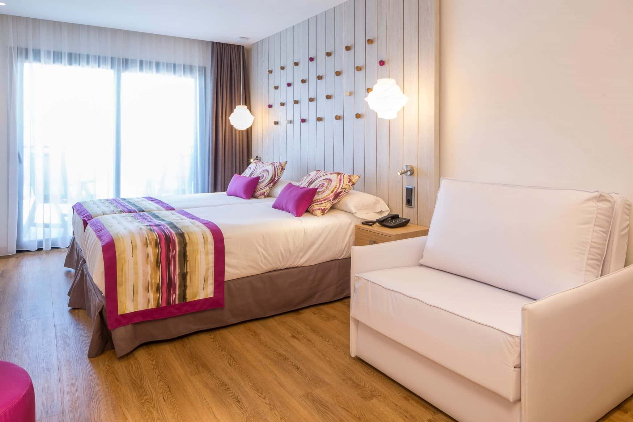 Grand-Palladium-White-Island-connecting-family-doble