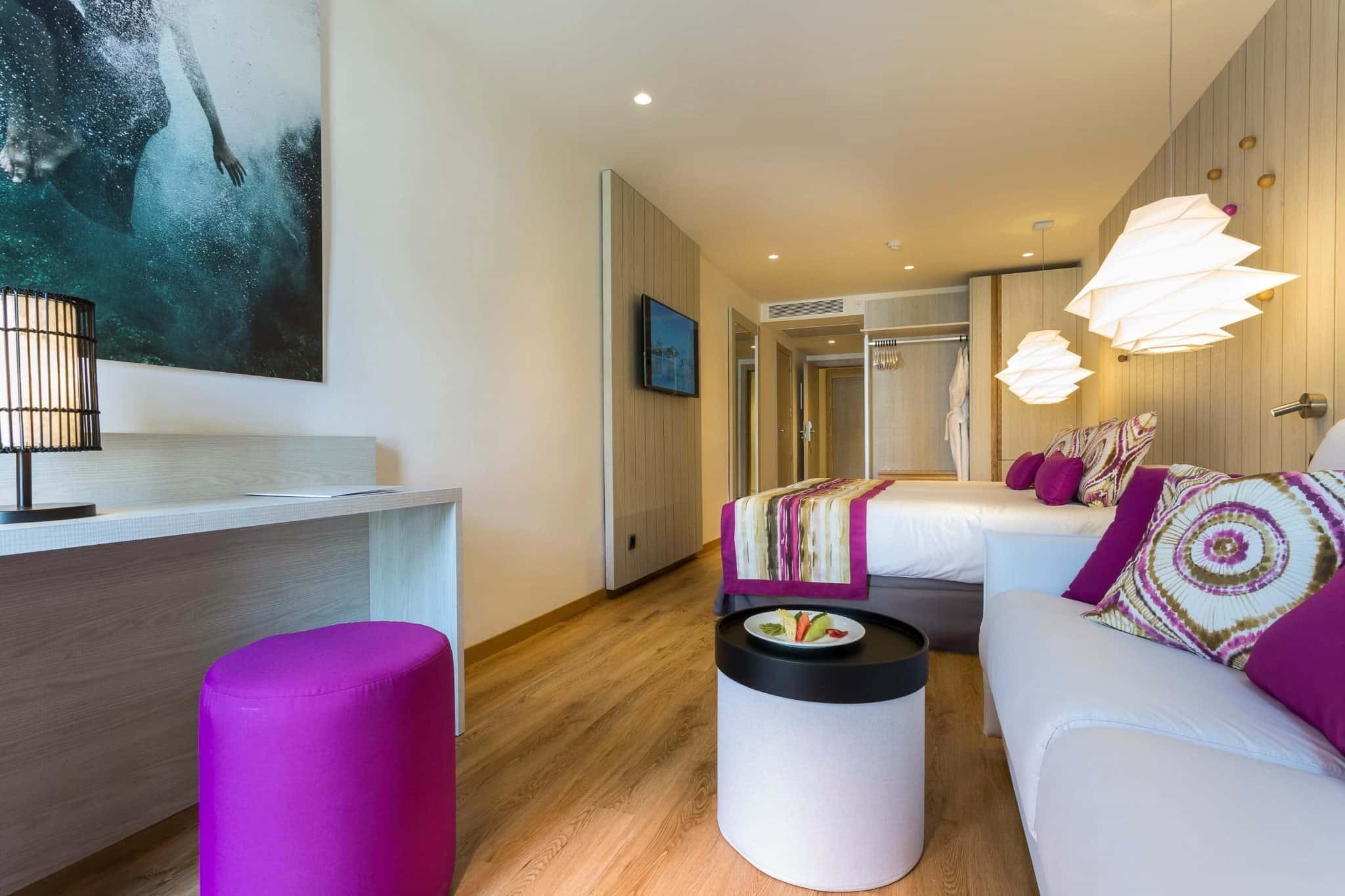 Grand-Palladium-White-Island-connecting-family-superior5