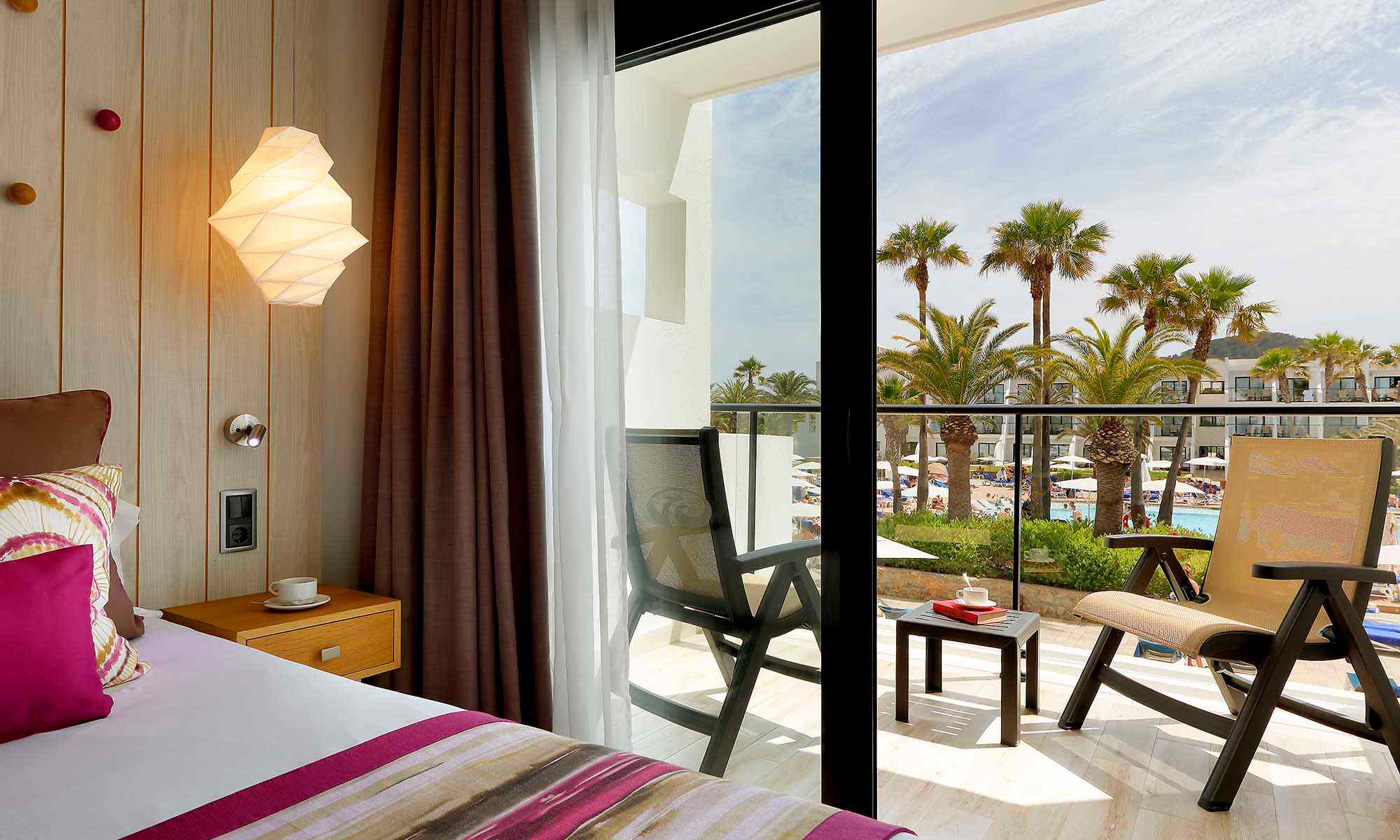 GP-WHITE-ISLAND-DELUXE-POOLVIEW_MG_5155