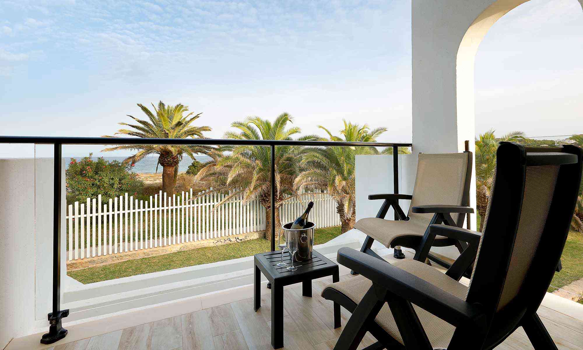 GP-WHITE-ISLAND-HABIT-DELUXE-SEAFRONT-VIEW-6109_MG_9786