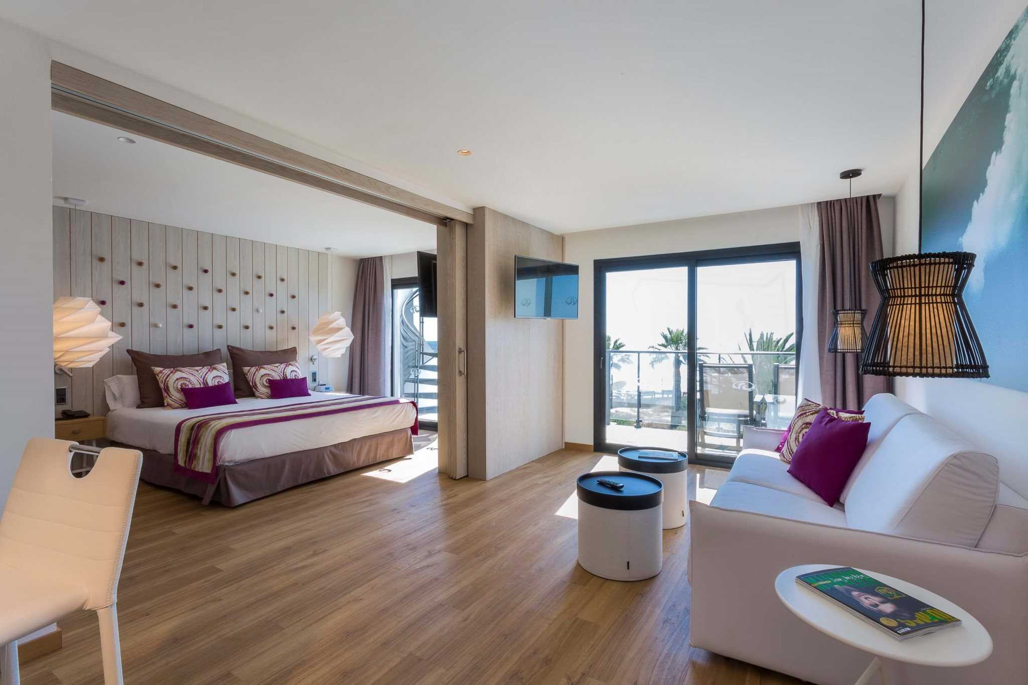 grand-palladium-white-island-master-suite3