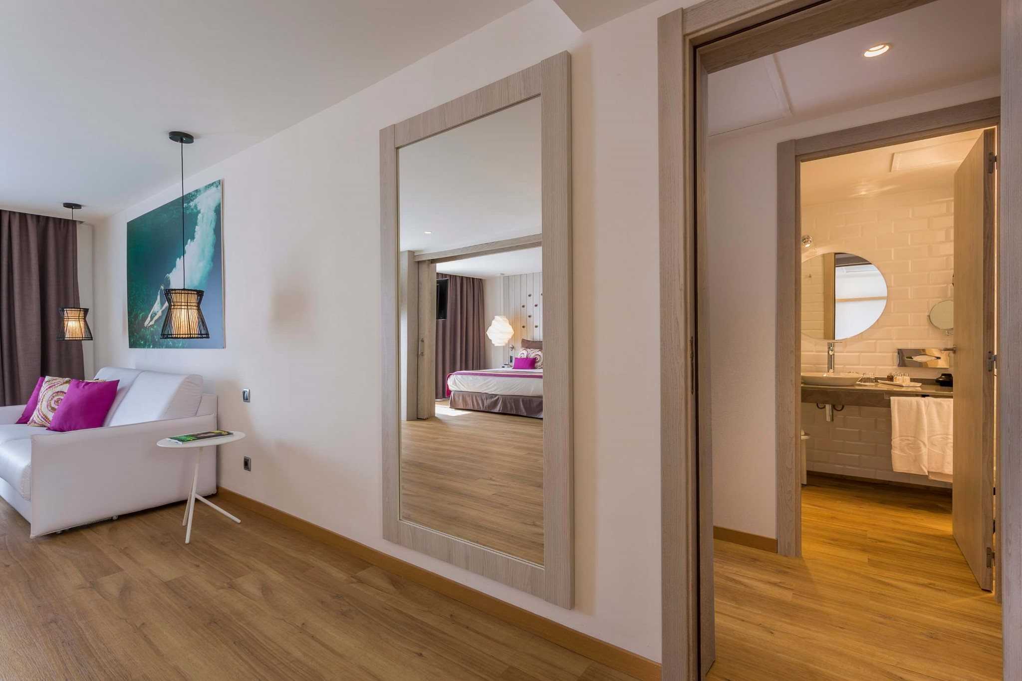 grand-palladium-white-island-master-suite4